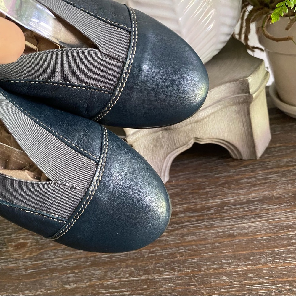Cloud‎ Caliber Slingback Flat Sandals Wedge Heel Leather Elastic Womens 37/6.5-7 - Picture 4 of 13